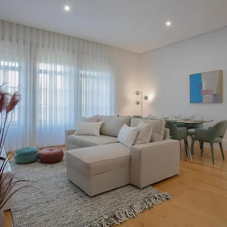 Liiiving In | Downtown Luxury Apartamento