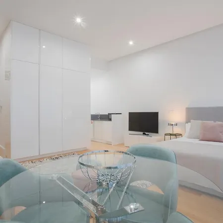 Liiiving In | Downtown Luxury Apartamento